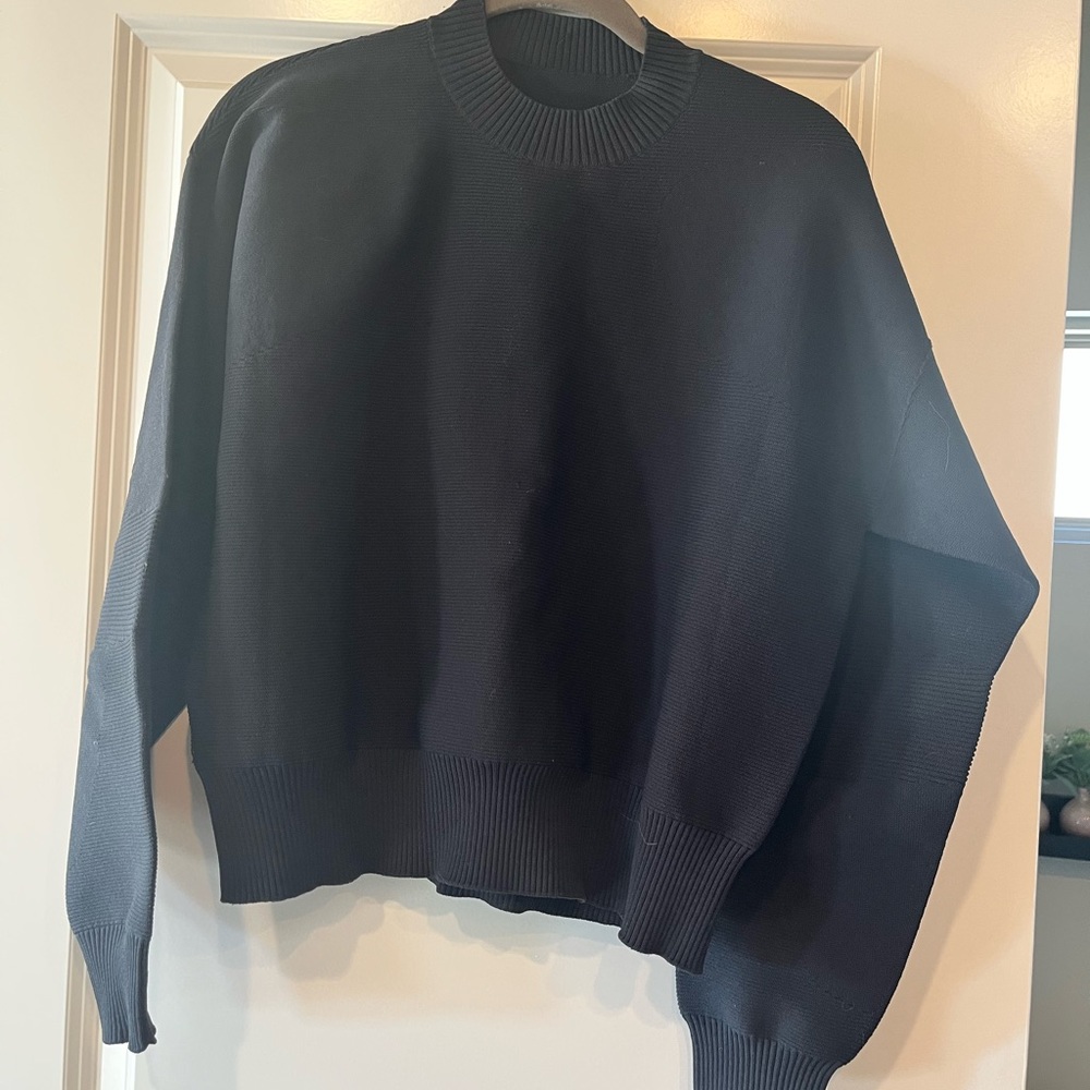 Lululemon sweater, size 4, worn once,